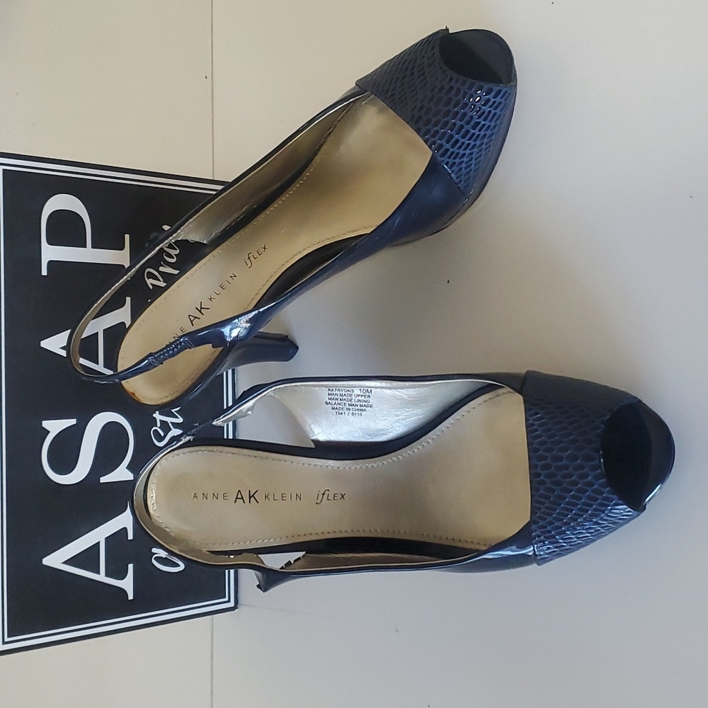 Women's Navy Blue Pumps 10B